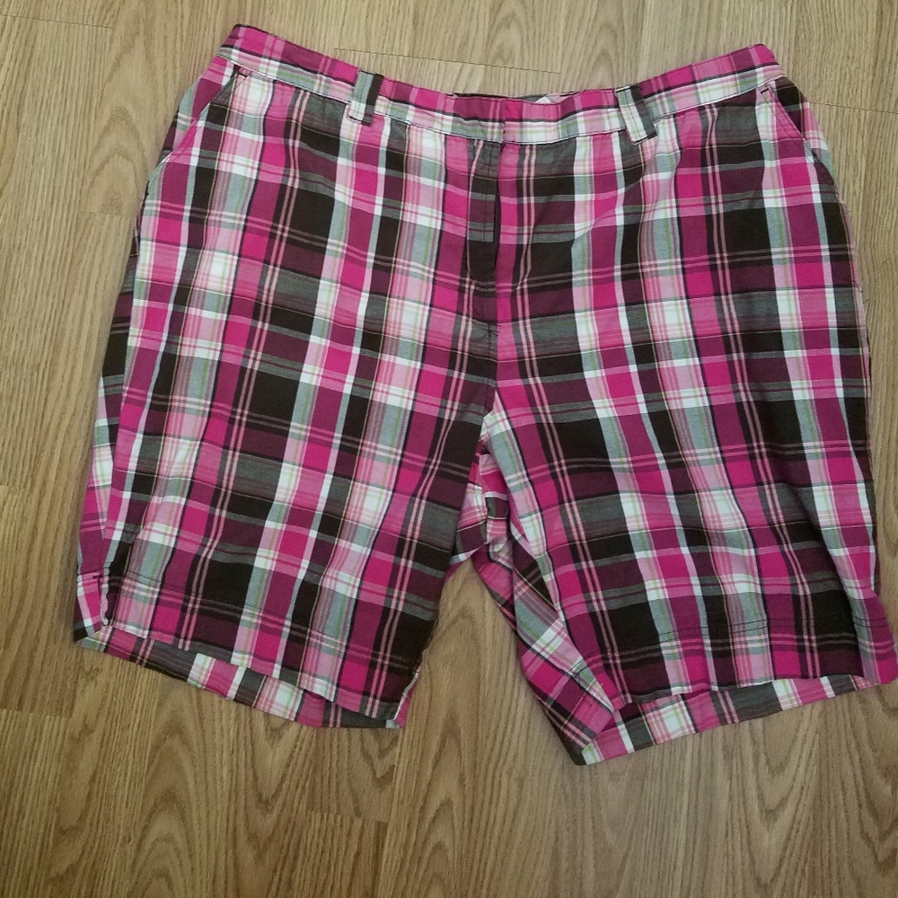 Ladies plus size Bermuda shorts by Kim Rogers. Size 20w